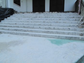 Wznowiono prace remontowe schodów do kościoła 8